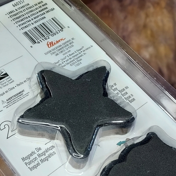 Sizzix Movers & Shapers Star & Label Magnetic Die by Sharyn Sowell 660357 - Picture 3 of 5